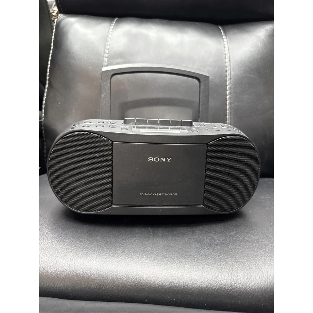 Sony CFD-S70 Stereo CD Player Cassette Recorder AM/FM Radio Boombox Untested